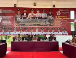 TIM KARHUTLA MABES TNI BERIKAN APRESIASI KEPADA CAMAT SELAT PENUGUAN