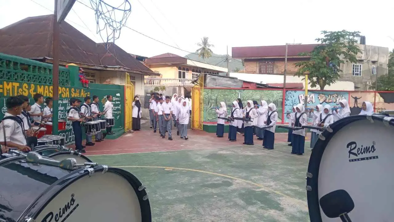 Alunan Marching Band PSA Sambut Hangat Kehadiran Murid Baru